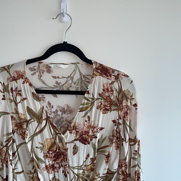 H&M Patterned Tie-hem Blouse - Picture 5 of 9